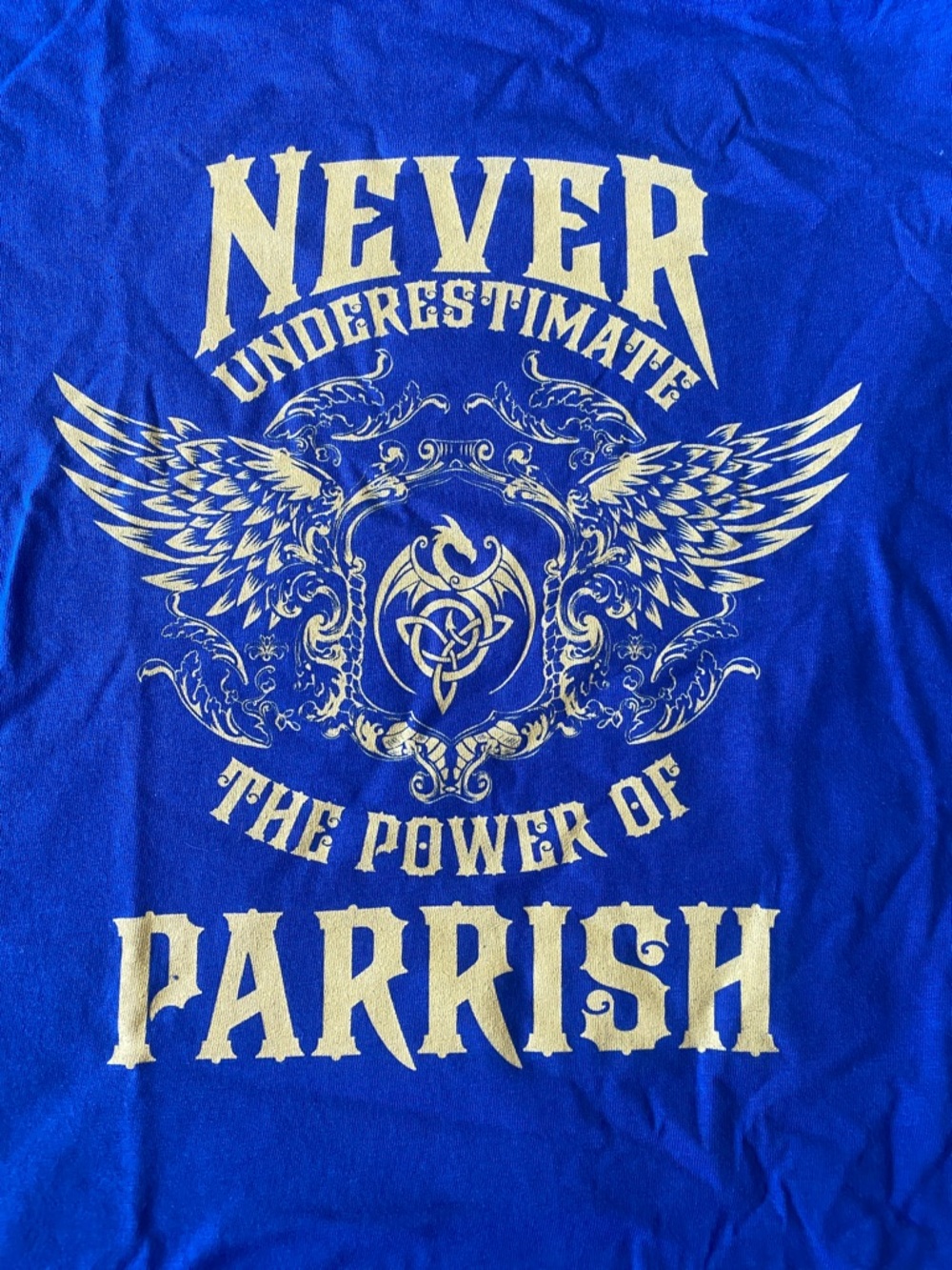 NWOT Never Underestimate Graphic Tee M‎ E14